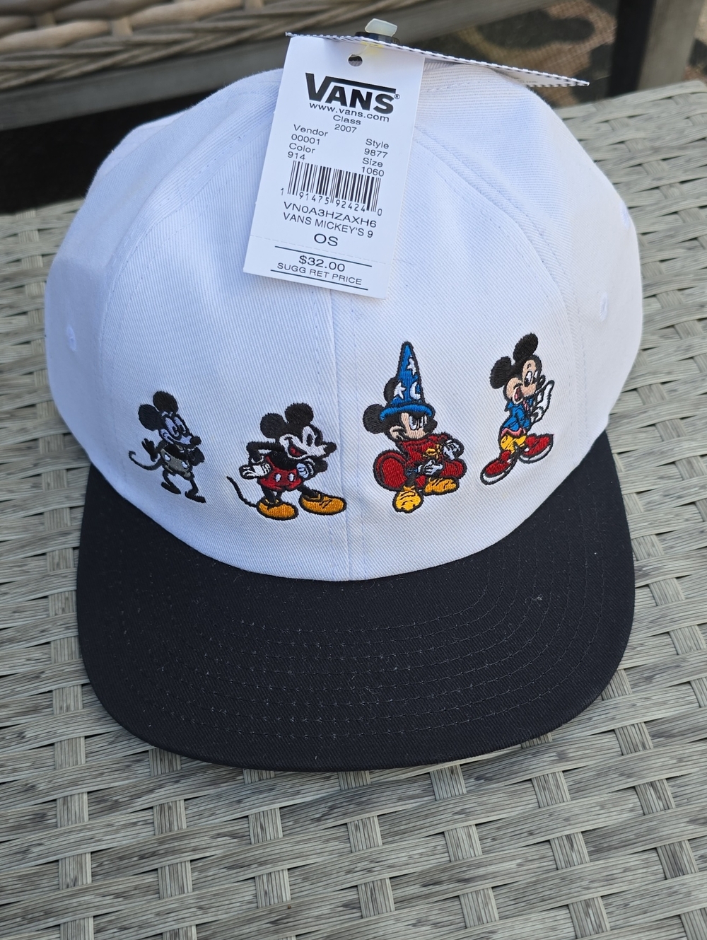Vans Hat with Mickey Mouse